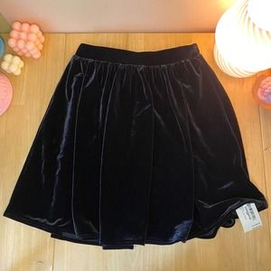 Original NEW With Tags American Apparel Stretch Velvet Skirt, Size S Black